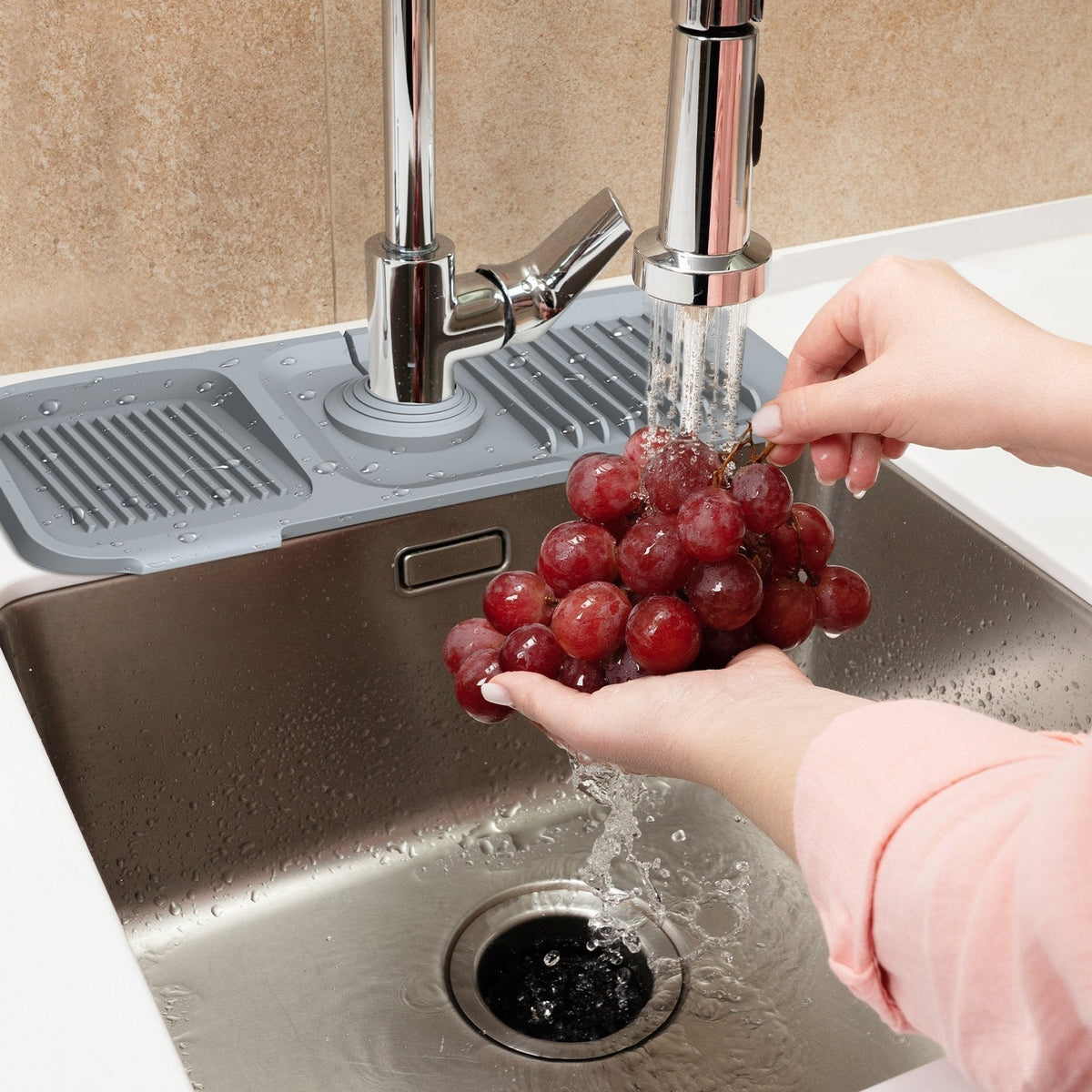 🎁 Sinterklaasactie: 50% korting💧 Op maat te knippen, verstelbare siliconen kraanspatmat met automatische afvoer en sneldrogende drukopvang – voorkomt watervlekken rond keuken- en badkamerwasbakken.