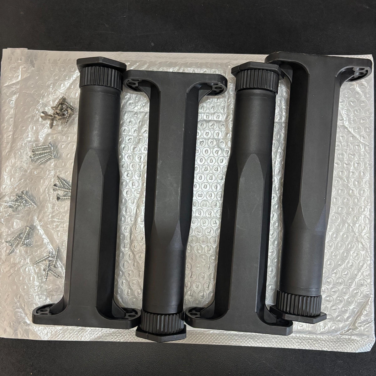 🔧 50% KORTING! Stop met rommelen met houtjes of opvulstukjes! Dé in hoogte verstelbare meubelpoten van staal – anti-slip, geluiddempend en eenvoudig te monteren. Zwart, modern design!