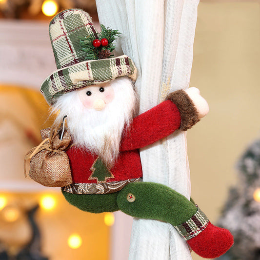 Kerstfiguren als gordijnhouders