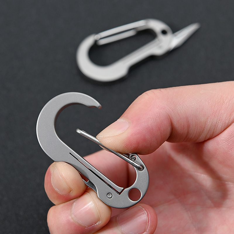 Multifunctionele titanium sleutelhanger-karabijnhaak met zakmes