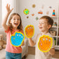Kinderspel met zuignap: gooien en vangen van een bal