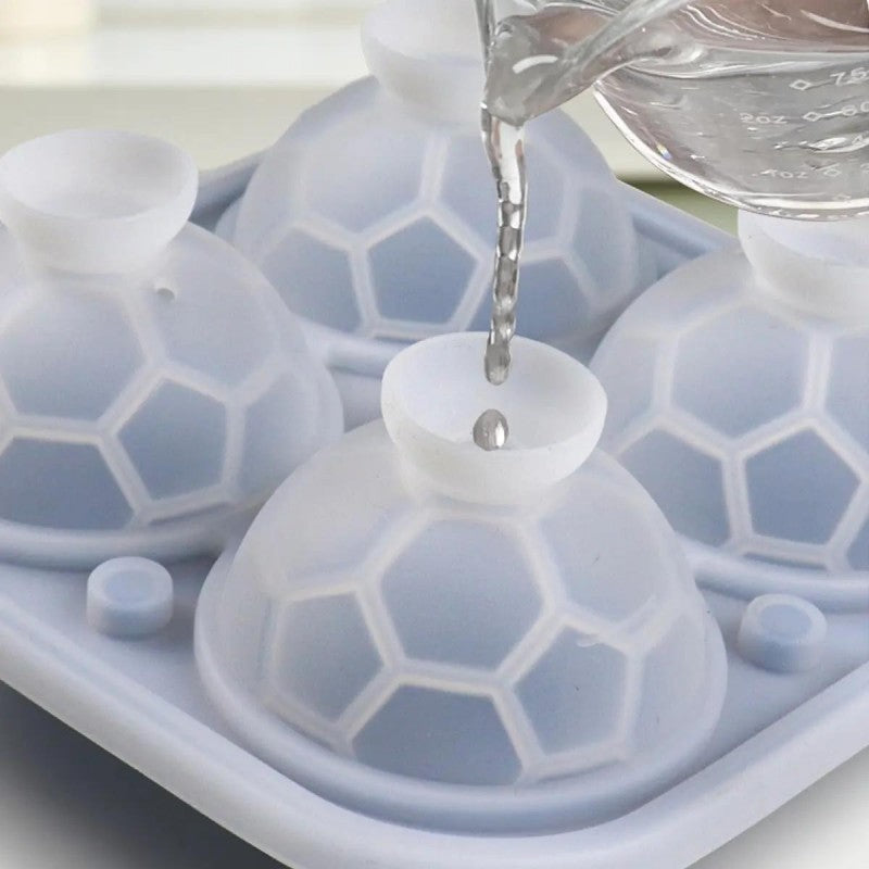 ⚽ 1+1 GRATIS 🔥 Siliconen ijsblokjesvorm – voetbalvorm – perfecte ijsblokjes voor zomerdrankjes & het WK-feest 🧊⚽
