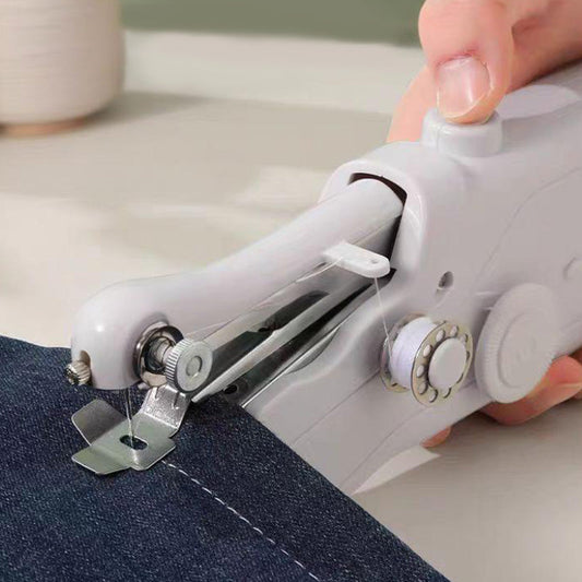 🌞Fris De Lente In Met 50% Korting!🧵Draagbare Mini Naaimachine - Elektrisch & Draadloos - Voor Snelle Kledingreparaties & DIY - Krachtig Genoeg voor Denim