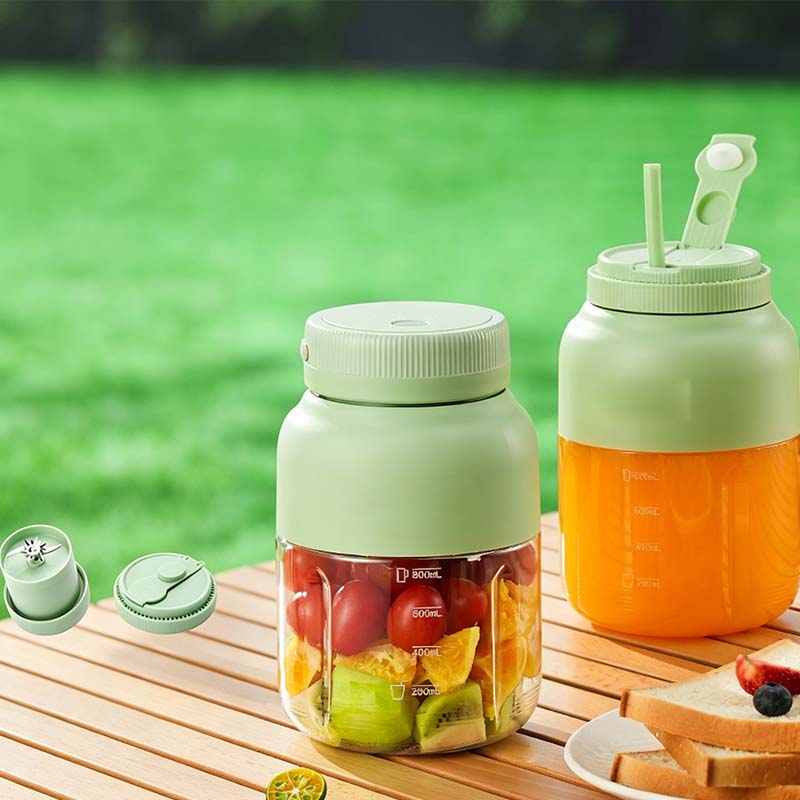🧊💥 50% KORTING! Stop er ijs, bevroren mango's en havermelk in, druk op de knop, en deze draadloze beker vermaalt het tot de romigste smoothie van je leven. Grote capaciteit, dus je deelt met niemand.