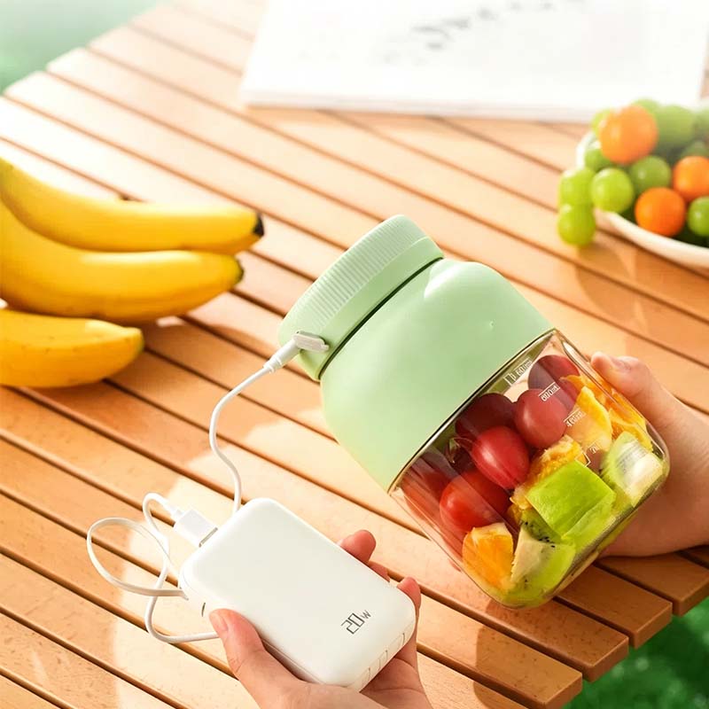 🧊💥 50% KORTING! Stop er ijs, bevroren mango's en havermelk in, druk op de knop, en deze draadloze beker vermaalt het tot de romigste smoothie van je leven. Grote capaciteit, dus je deelt met niemand.